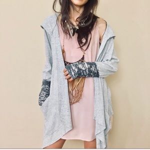 long thin hood cardigan, tres chic!